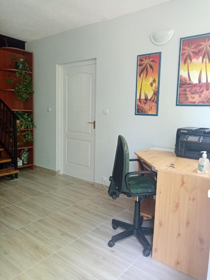 Toelgyfa Vendeghaz Hotell Balatonszepezd Exteriör bild