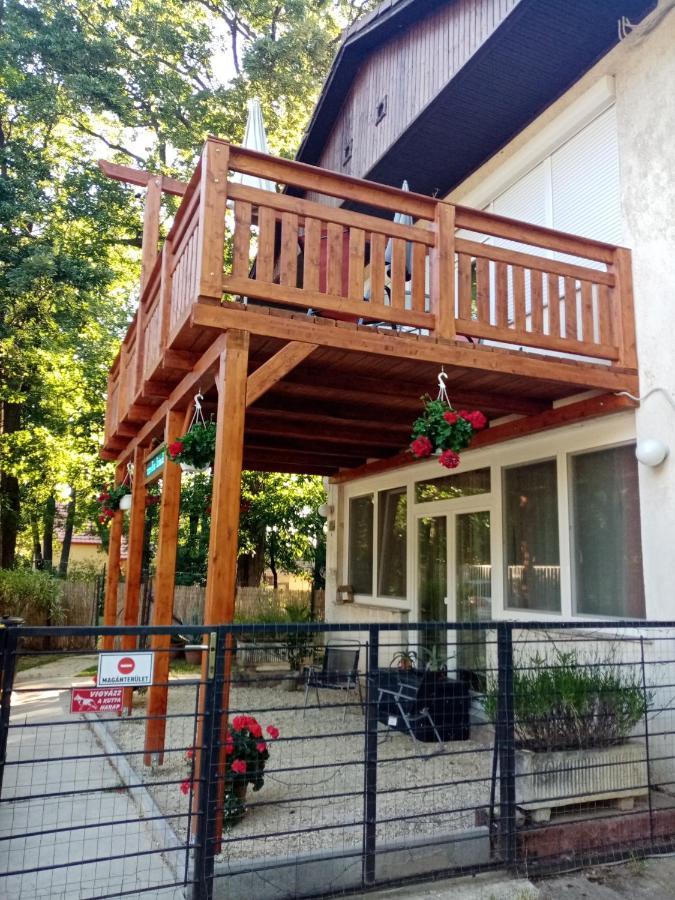 Toelgyfa Vendeghaz Hotell Balatonszepezd Exteriör bild