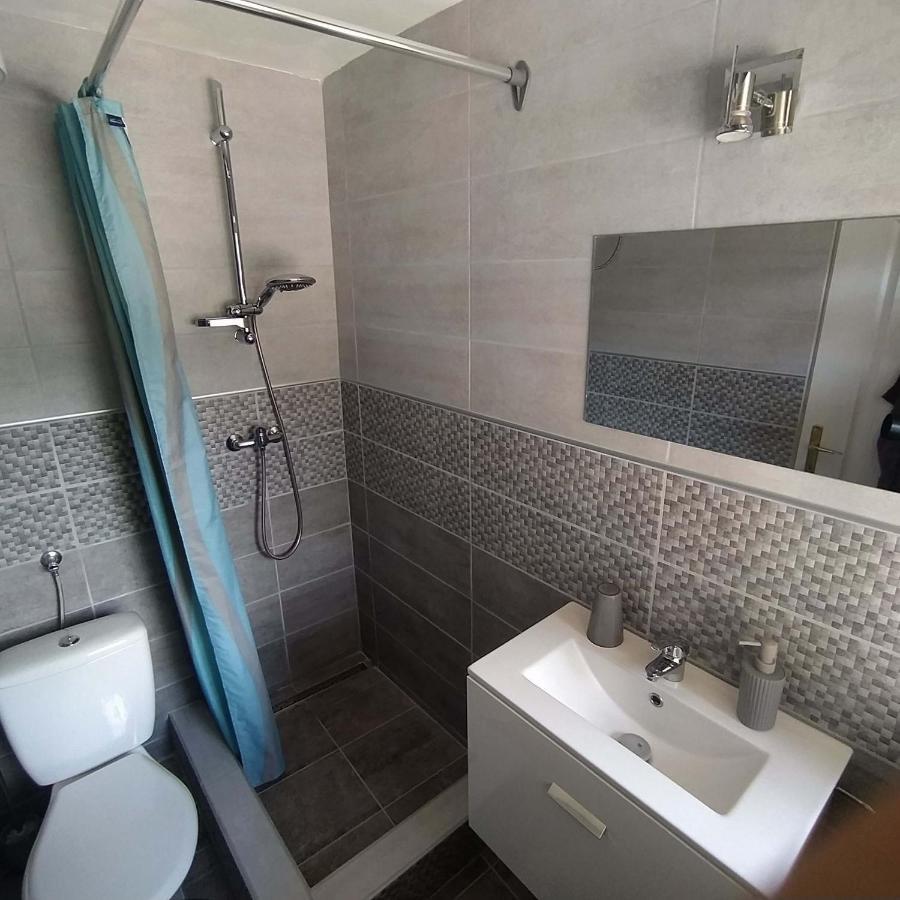 Toelgyfa Vendeghaz Hotell Balatonszepezd Exteriör bild