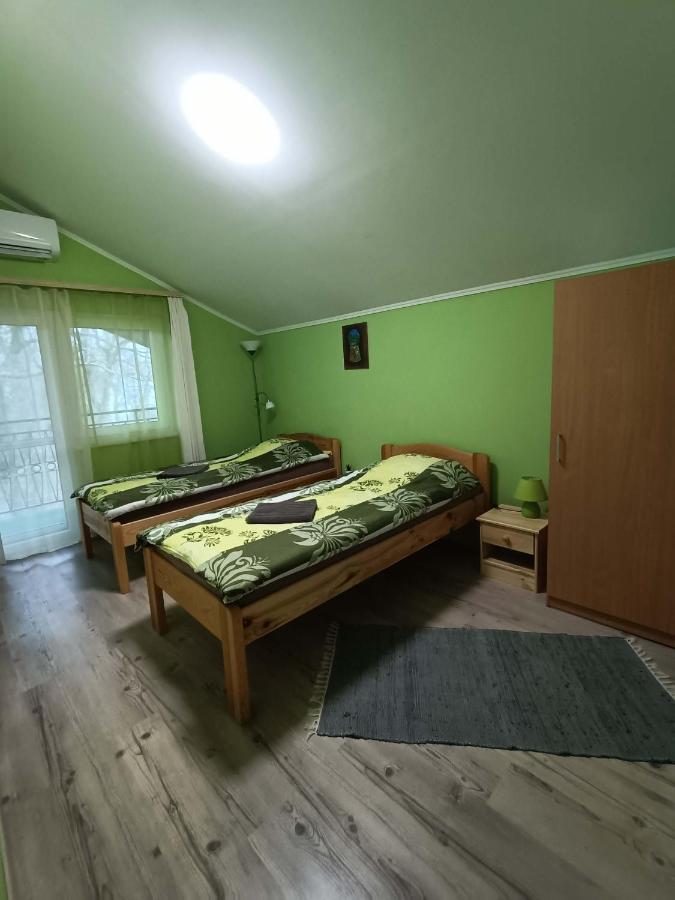 Toelgyfa Vendeghaz Hotell Balatonszepezd Exteriör bild