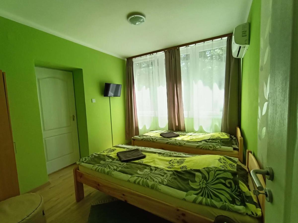 Toelgyfa Vendeghaz Hotell Balatonszepezd Exteriör bild