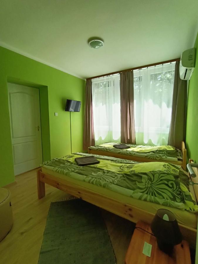 Toelgyfa Vendeghaz Hotell Balatonszepezd Exteriör bild